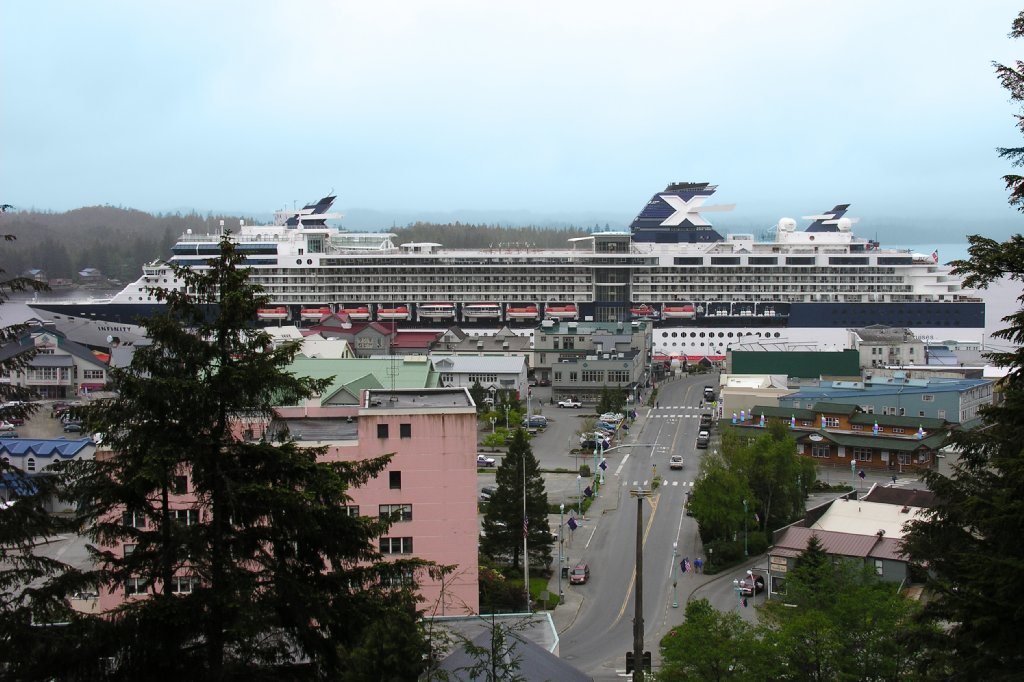 Ketchikan, AK: Cruise-ship in Ketchikan