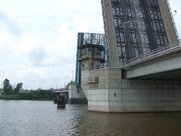 Bay City, MI: Bay City Liberty Bridge open for river traffic