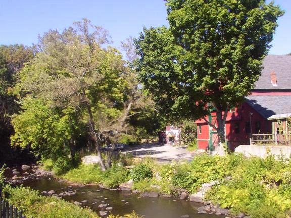 New Boston, NH : Old Creamery and Community Theater
