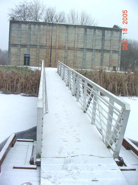 Vernonia, OR : abandoned mill at frozen lake