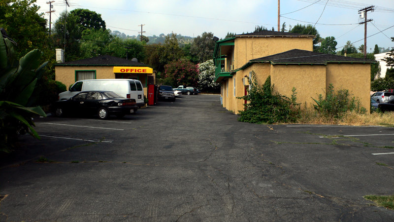 Los Angeles, CA : Motel in North Hollywood off the 101 and Cahuenga Blvd.