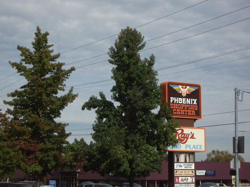 Phoenix, OR : Phoenix shopping center sign