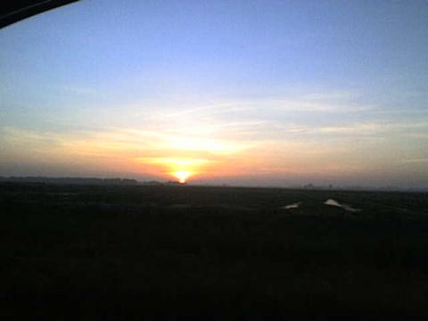Rayne, LA : This is what I see every morning on my way to work. Beautiful sunrises!