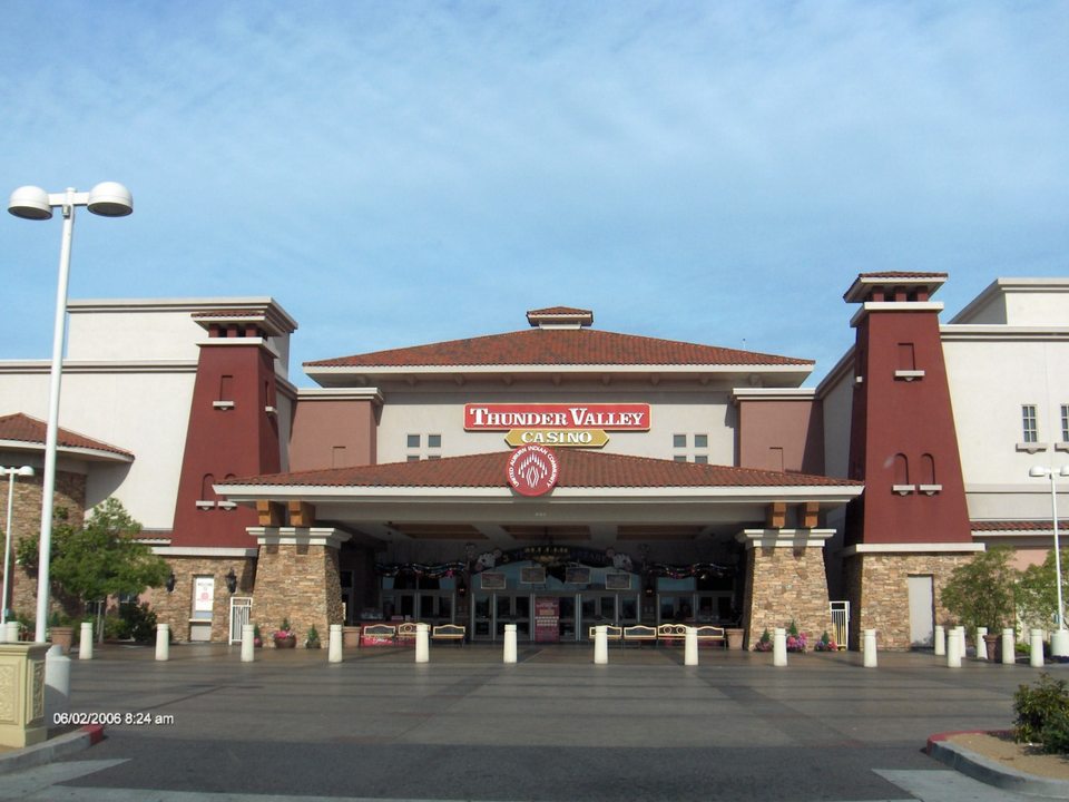 restaurants near thunder valley casino