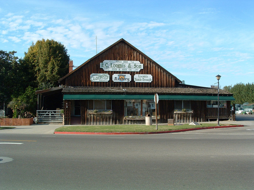 Arroyo Grande, CA: Loomis & Son Feed Store