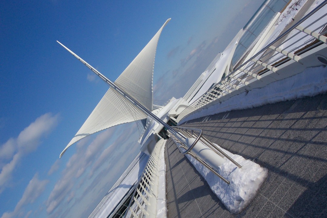 Milwaukee, WI : Milwaukee Art Museum in a coat of Wisconsin snow