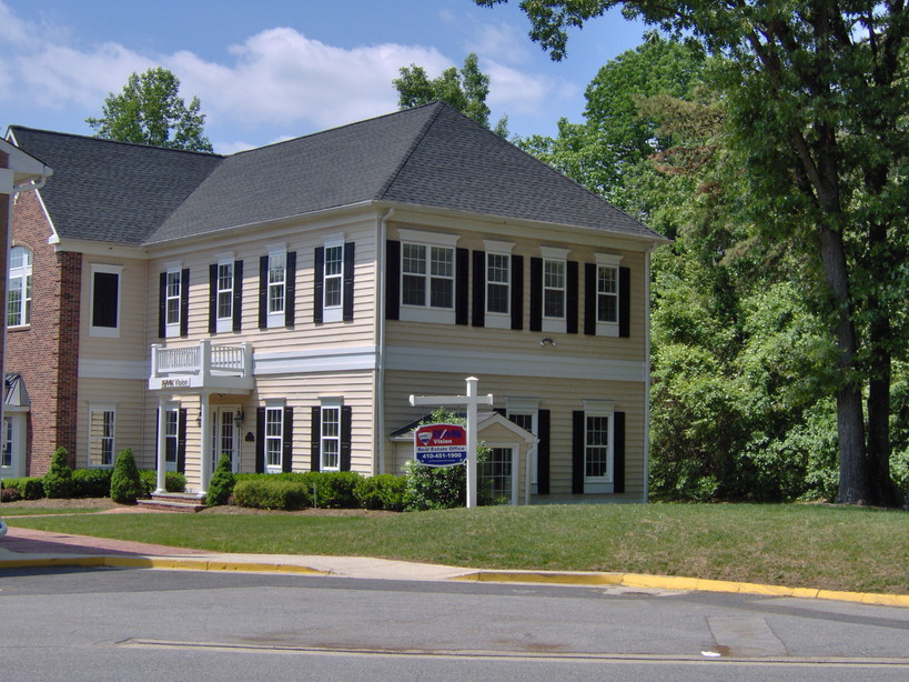 Crofton, MD: RE/MAX Vision in the Crofton Village Green