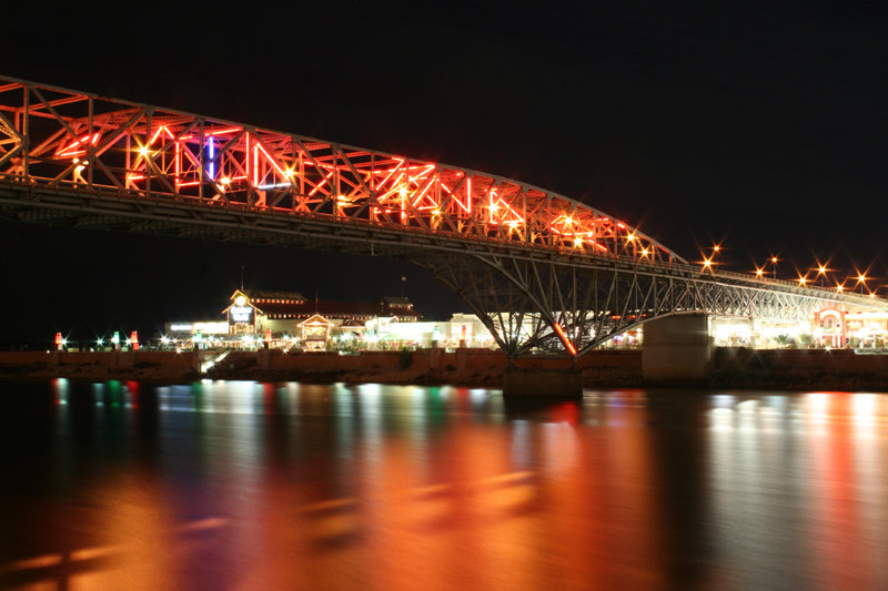 Bossier City, LA: Louisiana Boardwalk and Texas Street Bridge at night