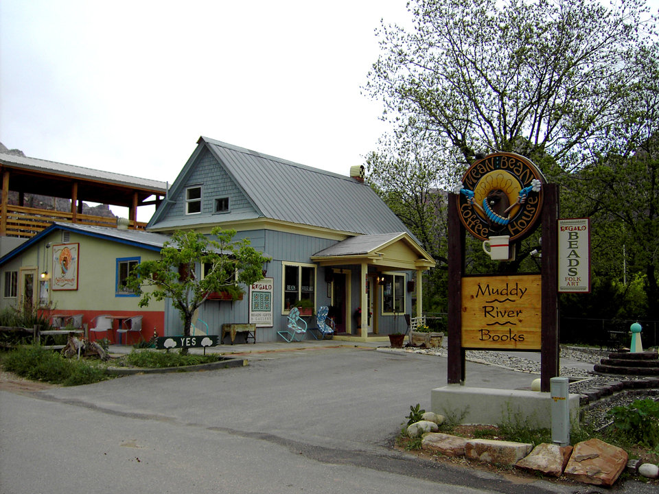Springdale, UT : Muddy River Books