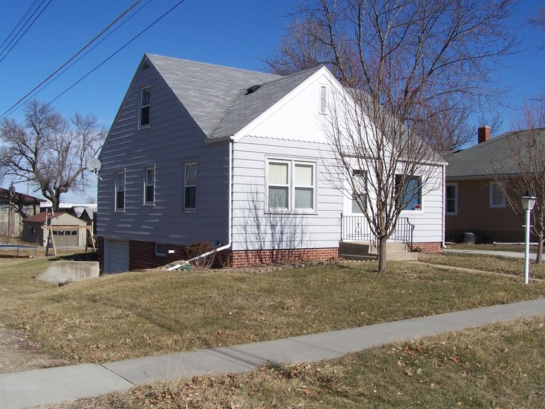 Sully, IA : 505 2nd st Sully Iowa 50251