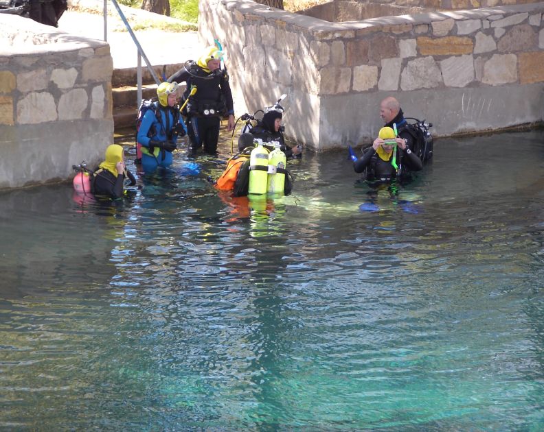 Santa Rosa, NM : Divers at the Blue Hole