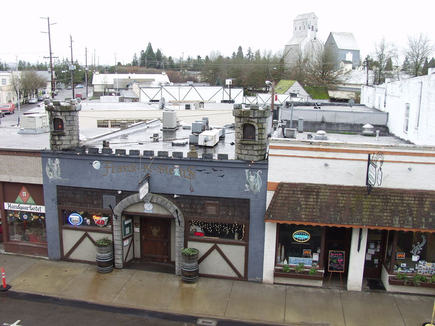 Mount Angel, OR : Frank-N-Stein's Pub, Karaoke central and home of the great burger.