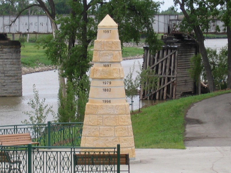 Grand Forks, ND: Flood Memorial (near)