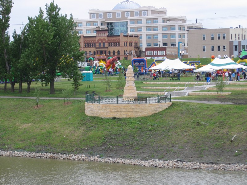 Grand Forks, ND: Flood Memorial (far)