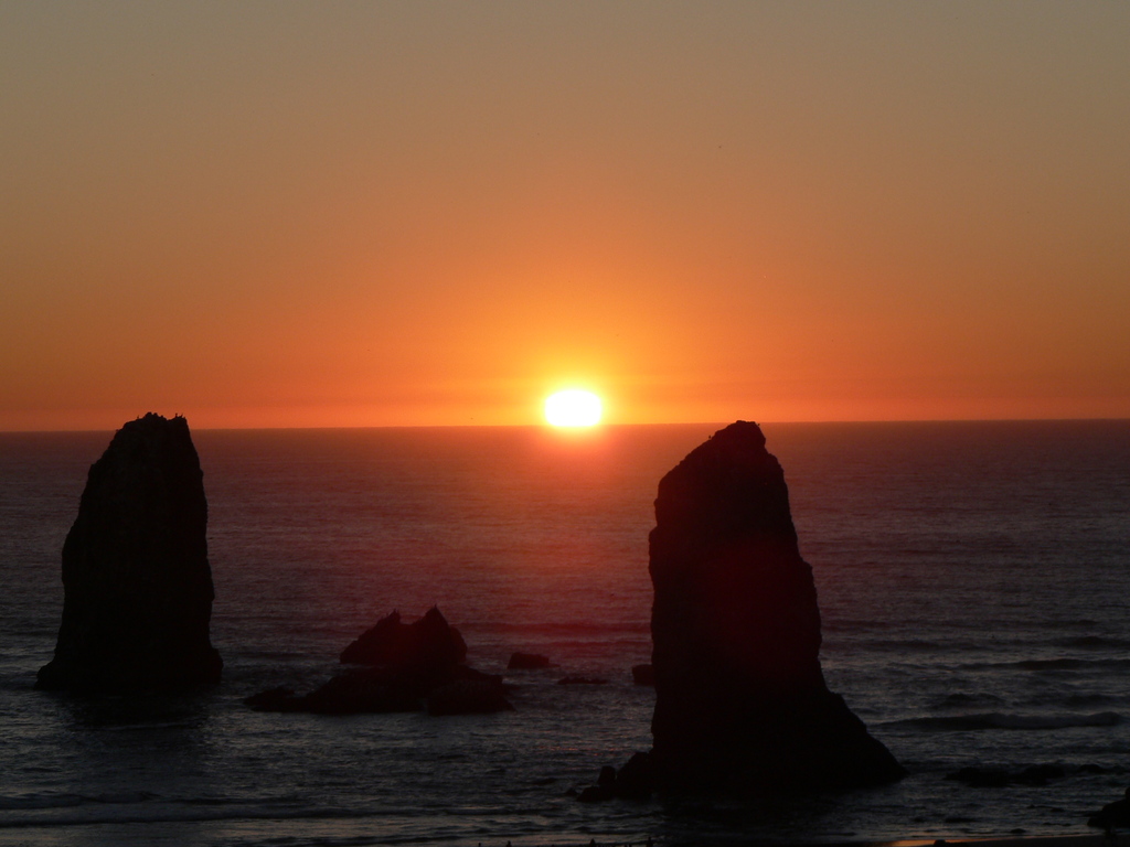 Cannon Beach, OR : sunset at the beach
