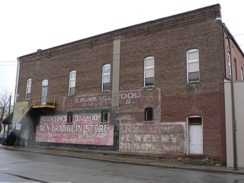 Siloam Springs, AR: ads painted on brick wall