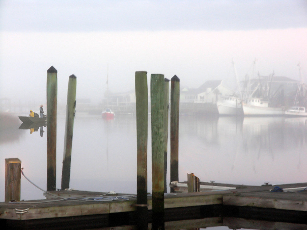 Carolina Beach, NC: Foggy day fishing Cape fear River Pleasure Island,Carolina Beach