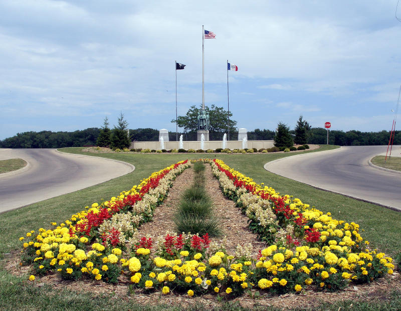 Clinton, IA : War Memorial photo, picture, image (Iowa) at city-data.com