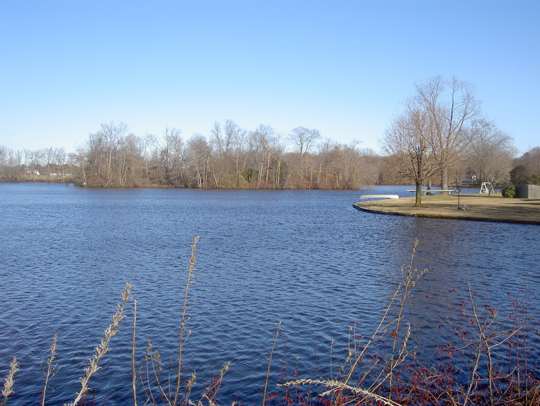 Carneys Point, NJ: Laytons Lake Facing Schlimme Farm