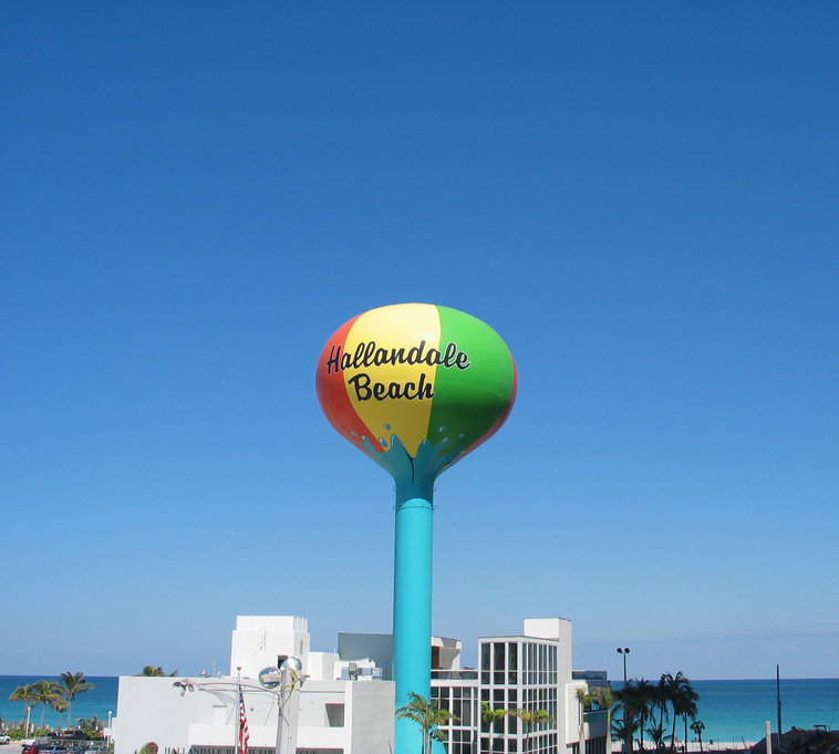 Hallandale, FL: Hallandale Beach