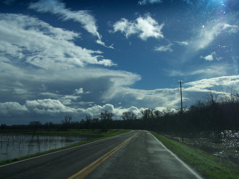 Colusa, CA : The Levee Road Less Travelled in Colusa