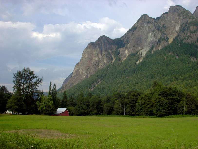 North Bend, WA: Red barn and Mtn Si buttress