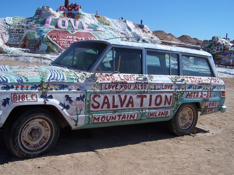 Niland, CA : Part of Salvation Mountain. This place is really impressive! Anyone who has an oppurtunity should go and visit.
