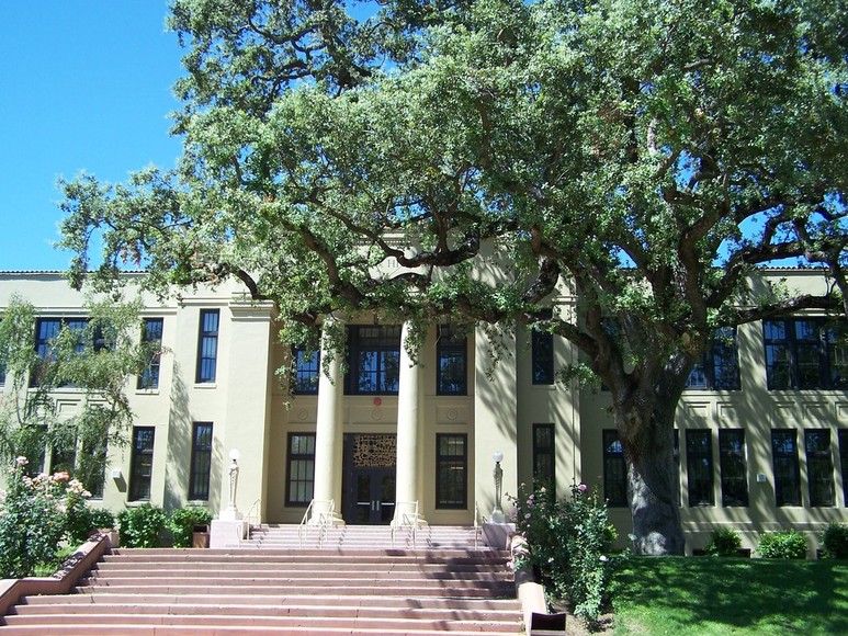 Los Gatos, CA: Entrance of Los Gatos High School