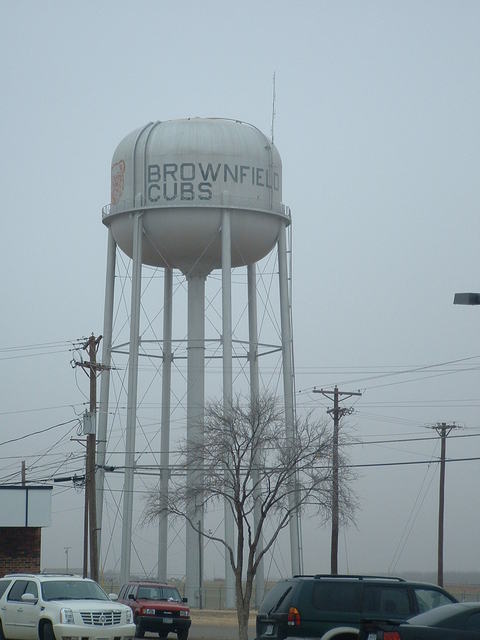 Brownfield, TX: water tower in ceter of town