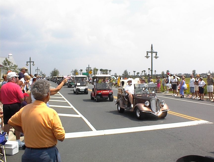 The Villages, FL: Guinness record golf cart parade