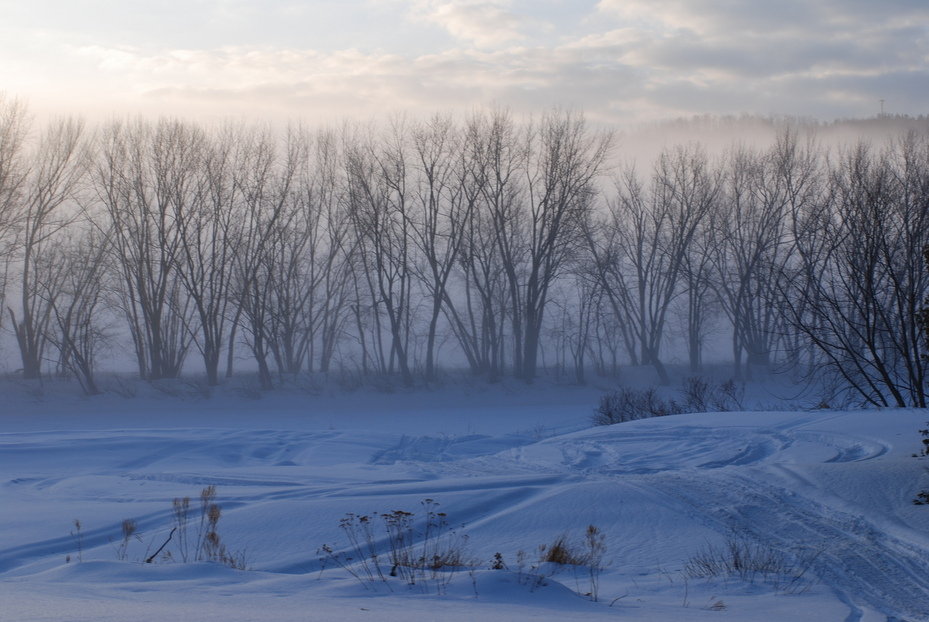 Hanover, ME : the late Winter sun over the river
