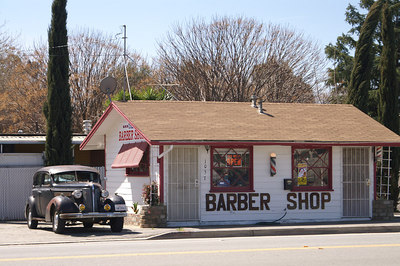 Beaumont, CA : Ye Olde Barber Shoppe in Beaumont