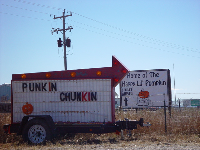 Estancia, NM : This way to the festivities...