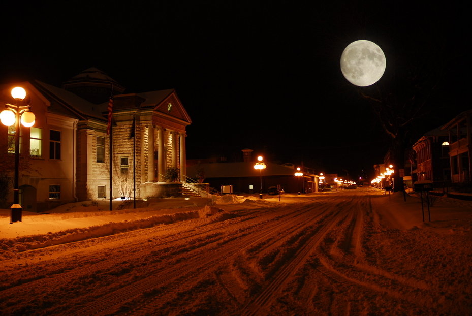 Martinsville, IN: Moon over downtown Martinsville,Indiana
