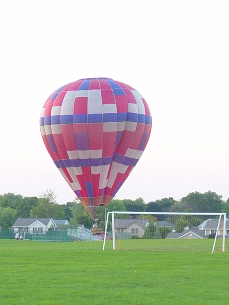 Belvidere, IL: ballon landing on school field