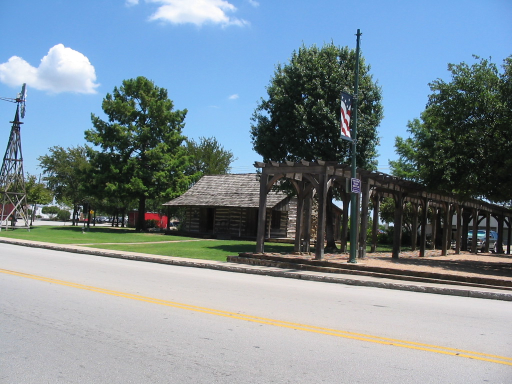 Grapevine, TX : In town 