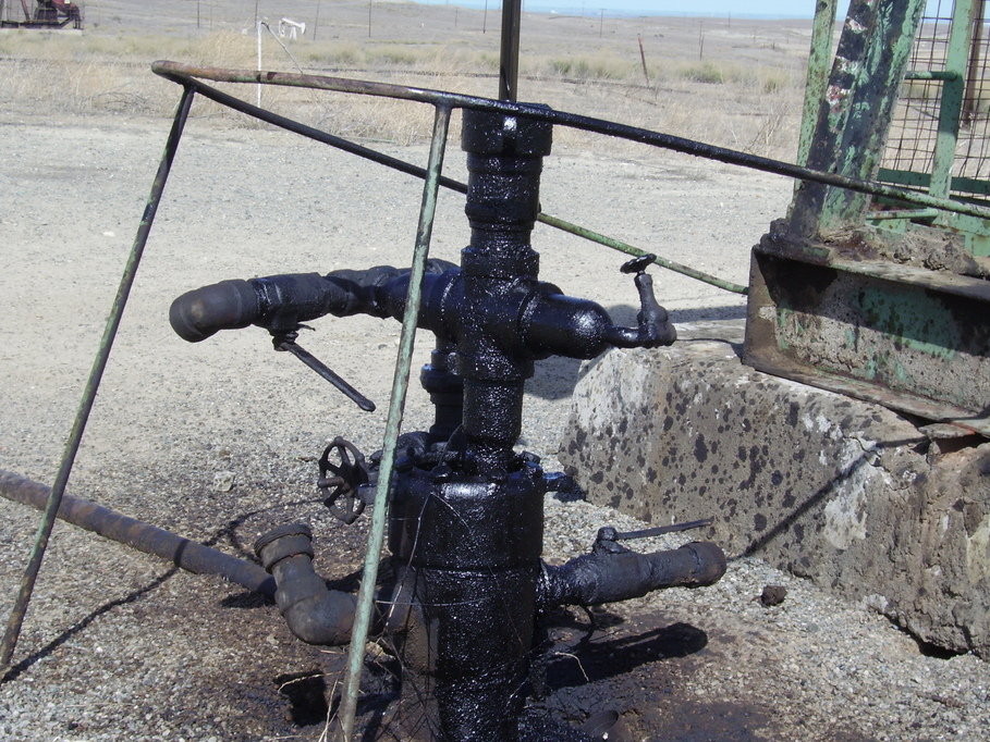 Coalinga, CA : Mr. Oil Worker