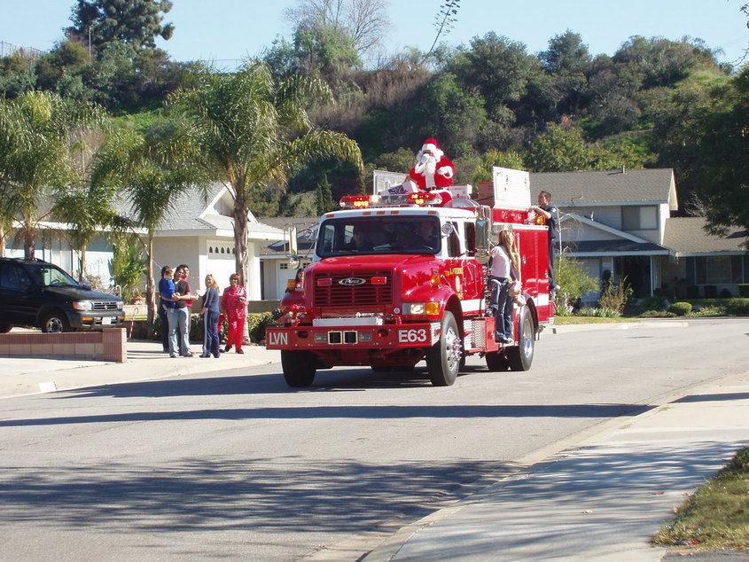La Verne, CA: ChristmasDay-LaVerne Fire Dept Truck