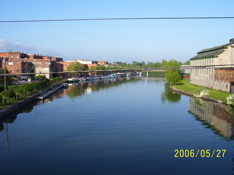Seneca Falls, NY: Cayuga-Seneca canal in May 2006
