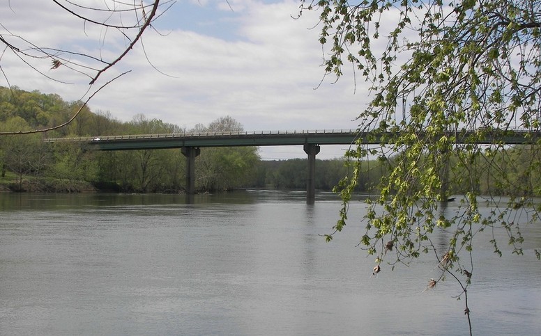 Scottsville, VA : This is a picture of the James River where people may be canoeing, rafting and fishing.