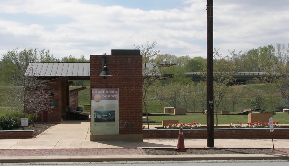 Scottsville, VA : This is a picture of the Canal Basin Square.