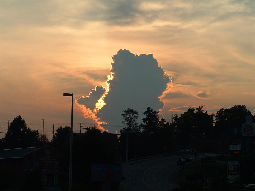 Johnson City, TN : Another shot of sunsetting above Sunset Dr. in Johnson City taken by Rob Cookenour of www.giveittorob.com