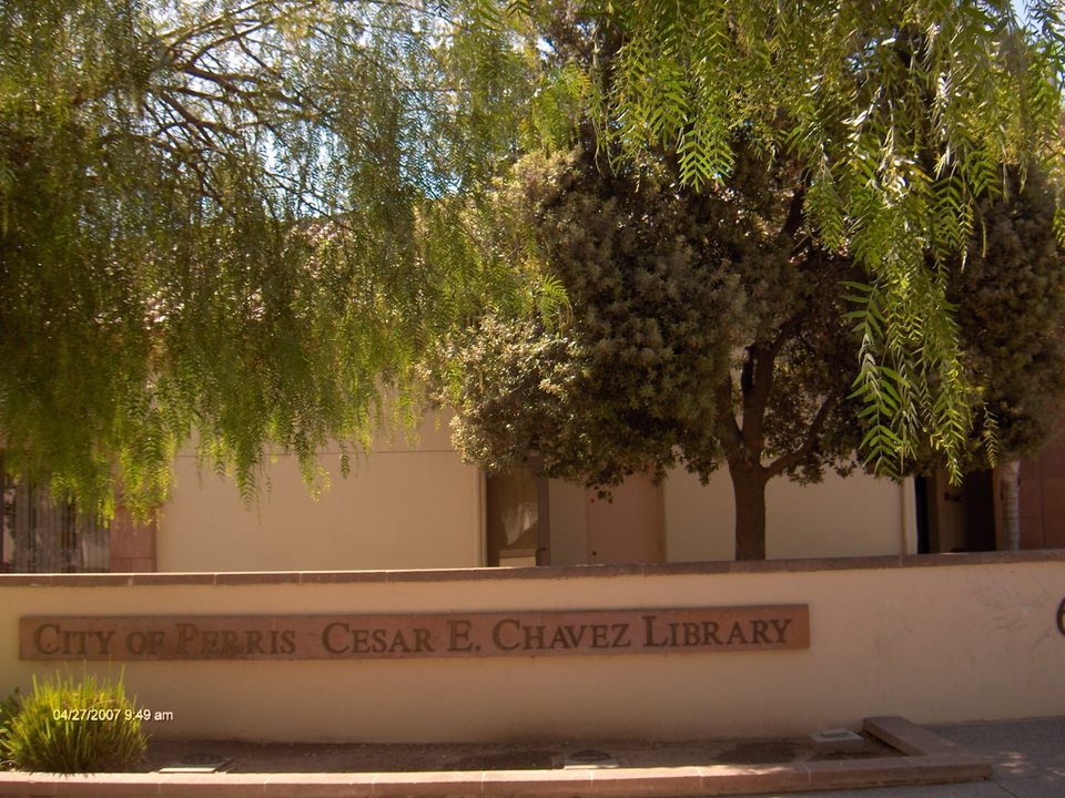 Perris, CA: Perris Library at Perris Blvd & San Jacinto Ave