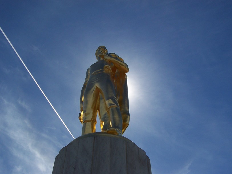 Salem, OR: The Golden Pioneer statue on top of the Capitol building
