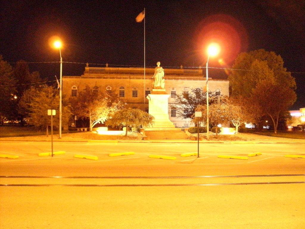 Bedford, IN: Bedford Indiana Courthouse and Monument