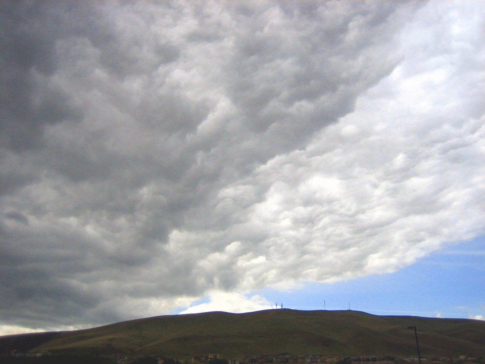 Richland, WA: theatrical skies above Badger Mountain