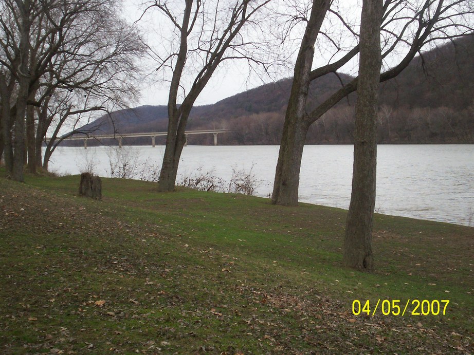 Bloomsburg, PA: Susquehanna River with Bloomsburg bridge in background