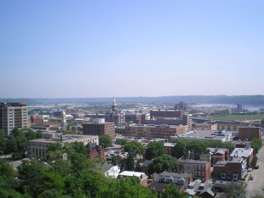 Dubuque, IA: View of Courthouse from 4th St Cable car
