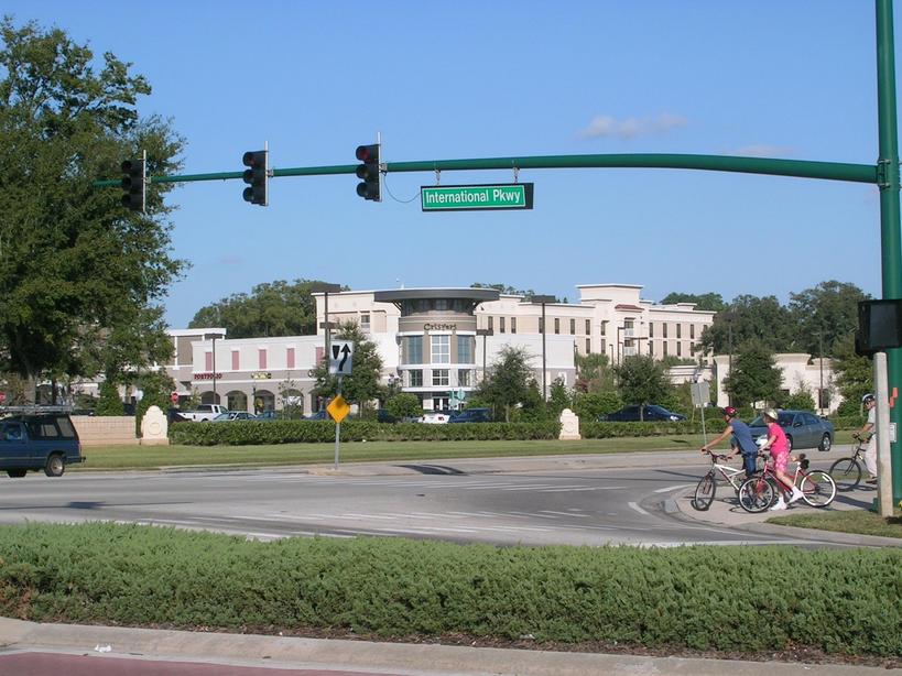 Lake Mary, FL : International Pkwy. @ HeThomas Jr. Pkwy.