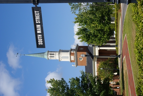 Alexander City, AL: Church on Court Square